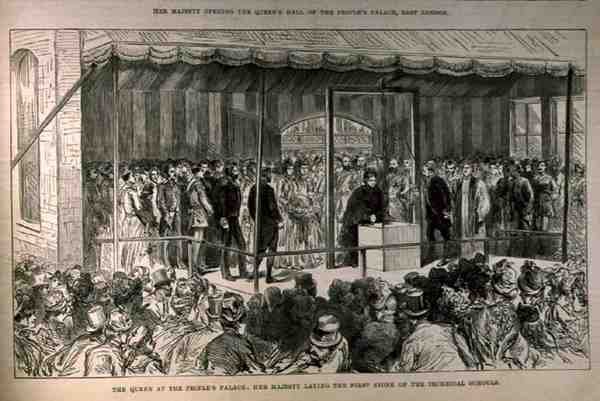 Drottningen på Peoples Palace: Hennes Majestät lägger den första stenen av de tekniska skolorna, från The Illustrated London News, 21 maj 1887 av English School