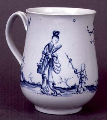 Worcestermugg av balusterform dekorerad i blå underglasyr, ca 1755 (keramik) av English School