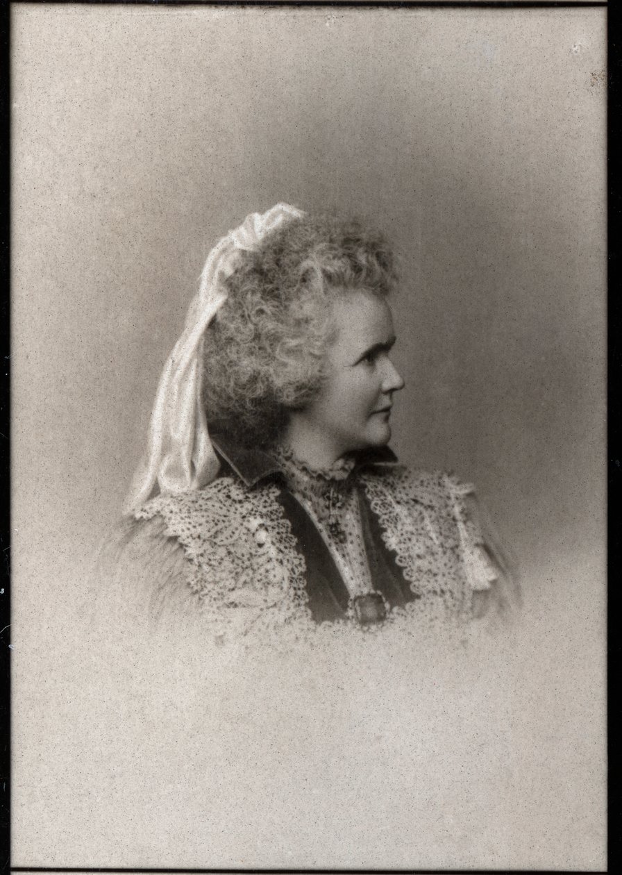Porträtt av Elisabeth av Wied (1843-1916), drottning gemål av Rumänien. av French Photographer