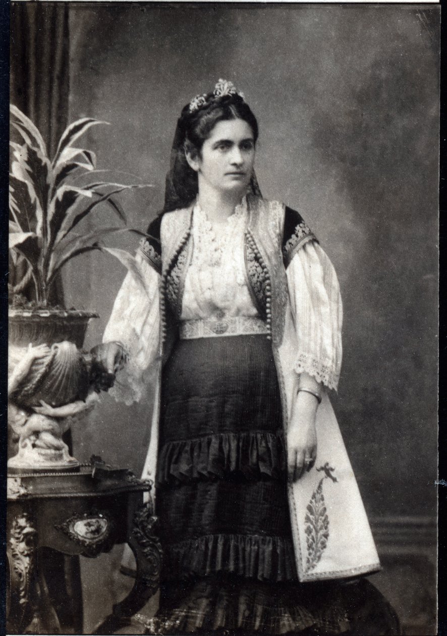 Porträtt av Milena Vukotic (1847-1923), prinsessan av Montenegro. av French Photographer