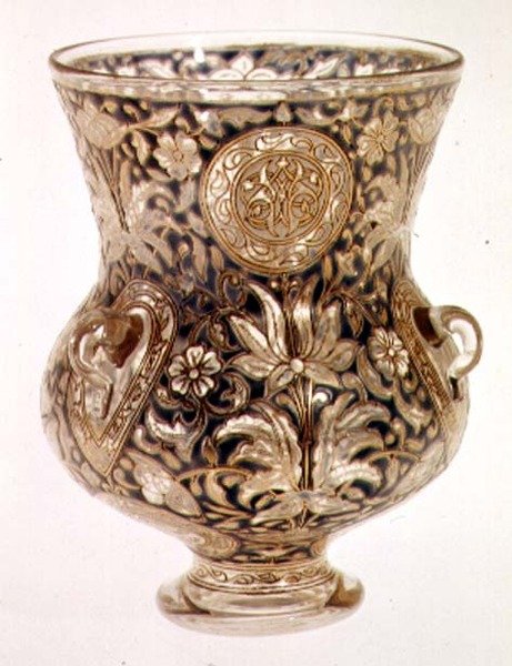 Hänglampa med förgylld och emaljerad dekor i islamisk stil av Joseph Brocard, 1878 (glas) av French School