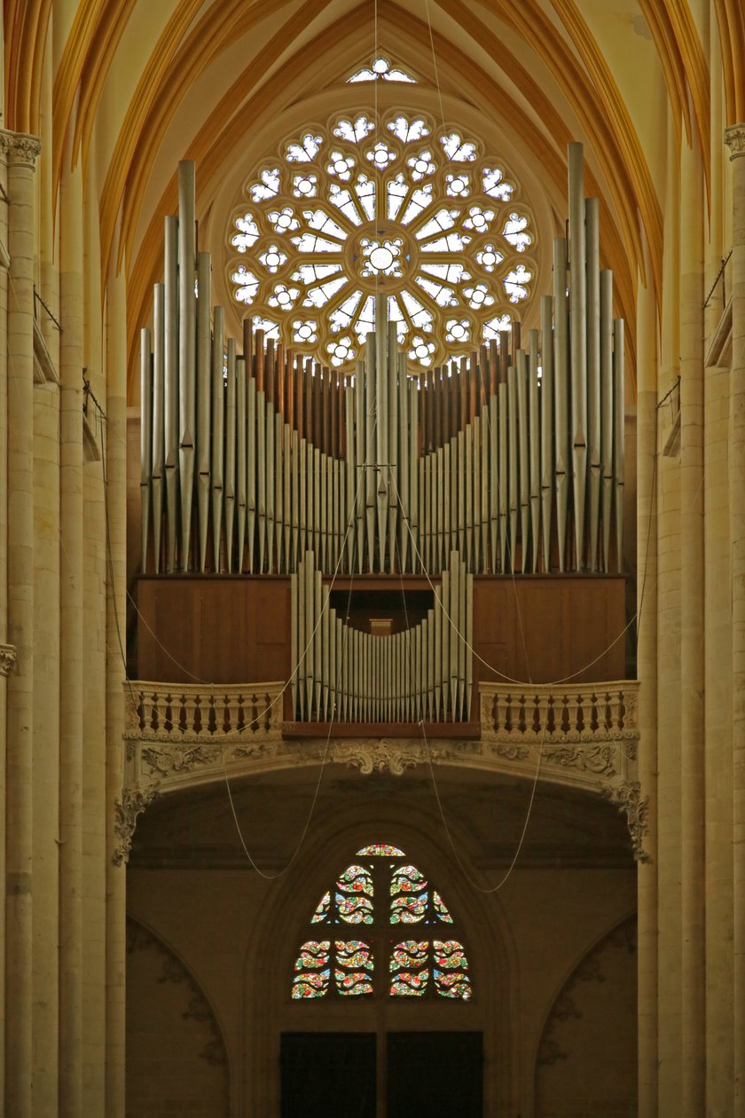 Västrost fönster och orgel av French School