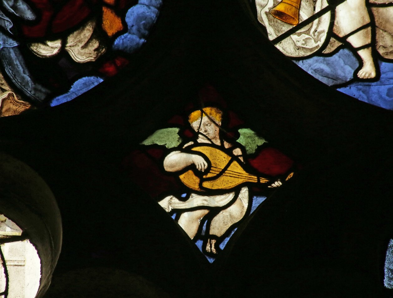 Fönster föreställande en musikalisk ängel med luta, c.1495 av French School