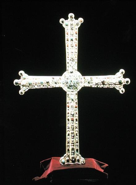 Victory Cross, 908 (guld med ädelstenar) av Spanish School