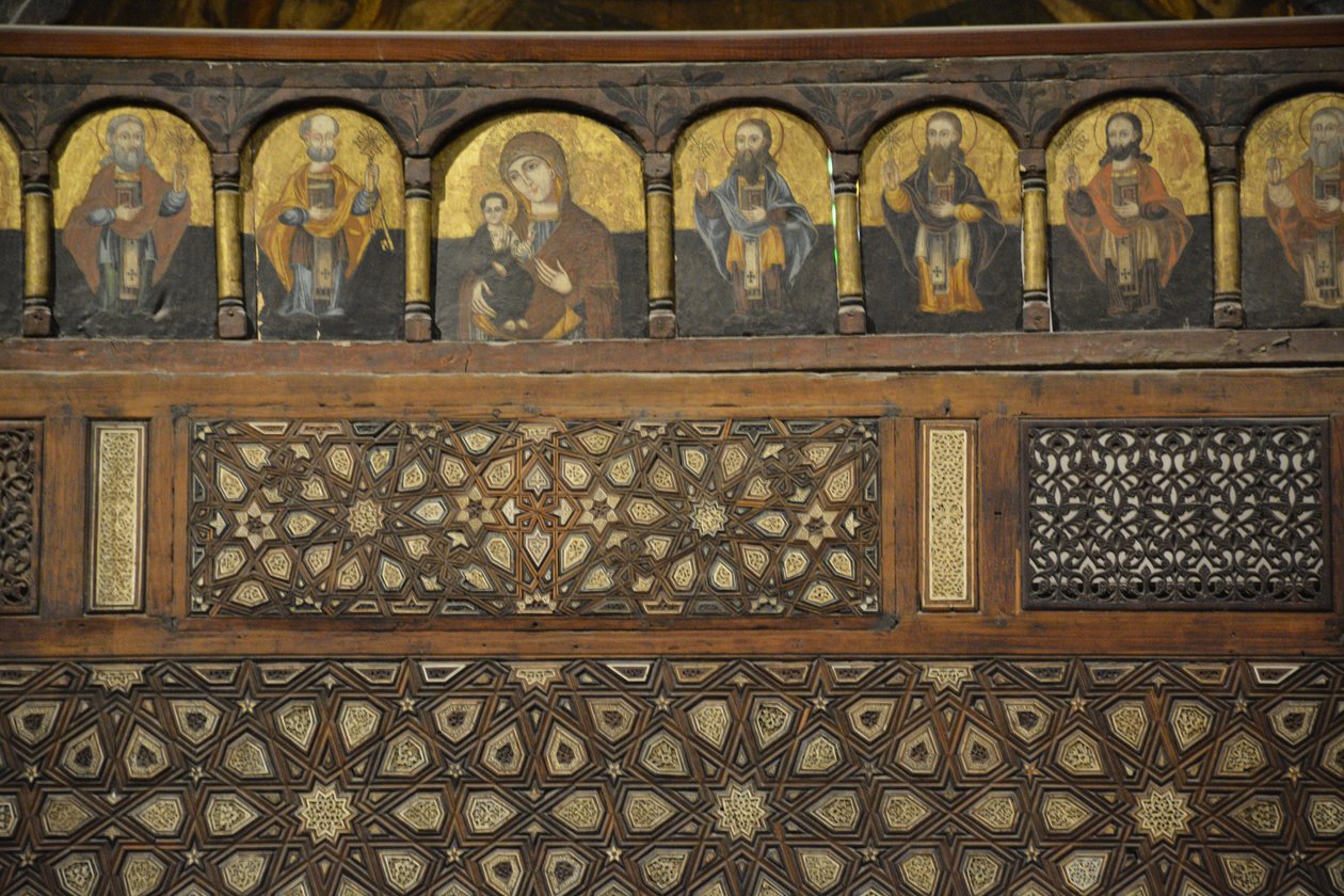 Interiören i Sankt Mercurius-kyrkan i Abu Sefein i Gamla Kairo, ikonostas i trä av Albert Mansour