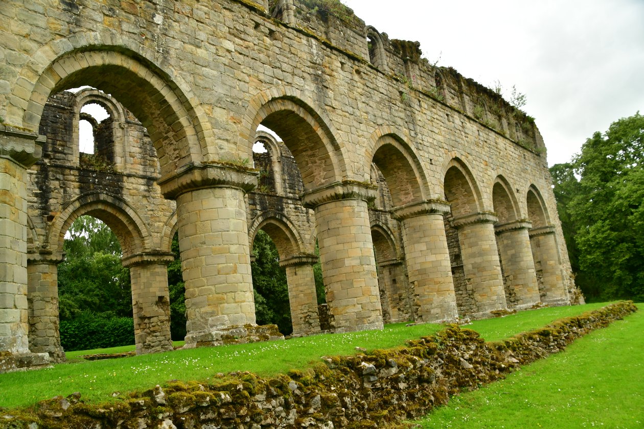 Buildwas Abbey, ett medeltida cistercienserkloster i Shropshire, England. av Albert Mansour
