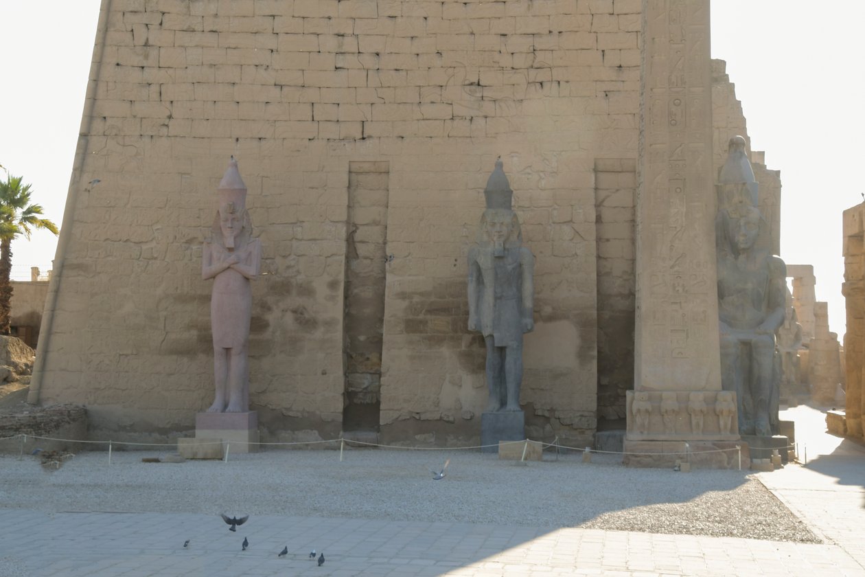 Luxortemplet, forntida egyptisk arkitektur i Luxor av Albert Mansour