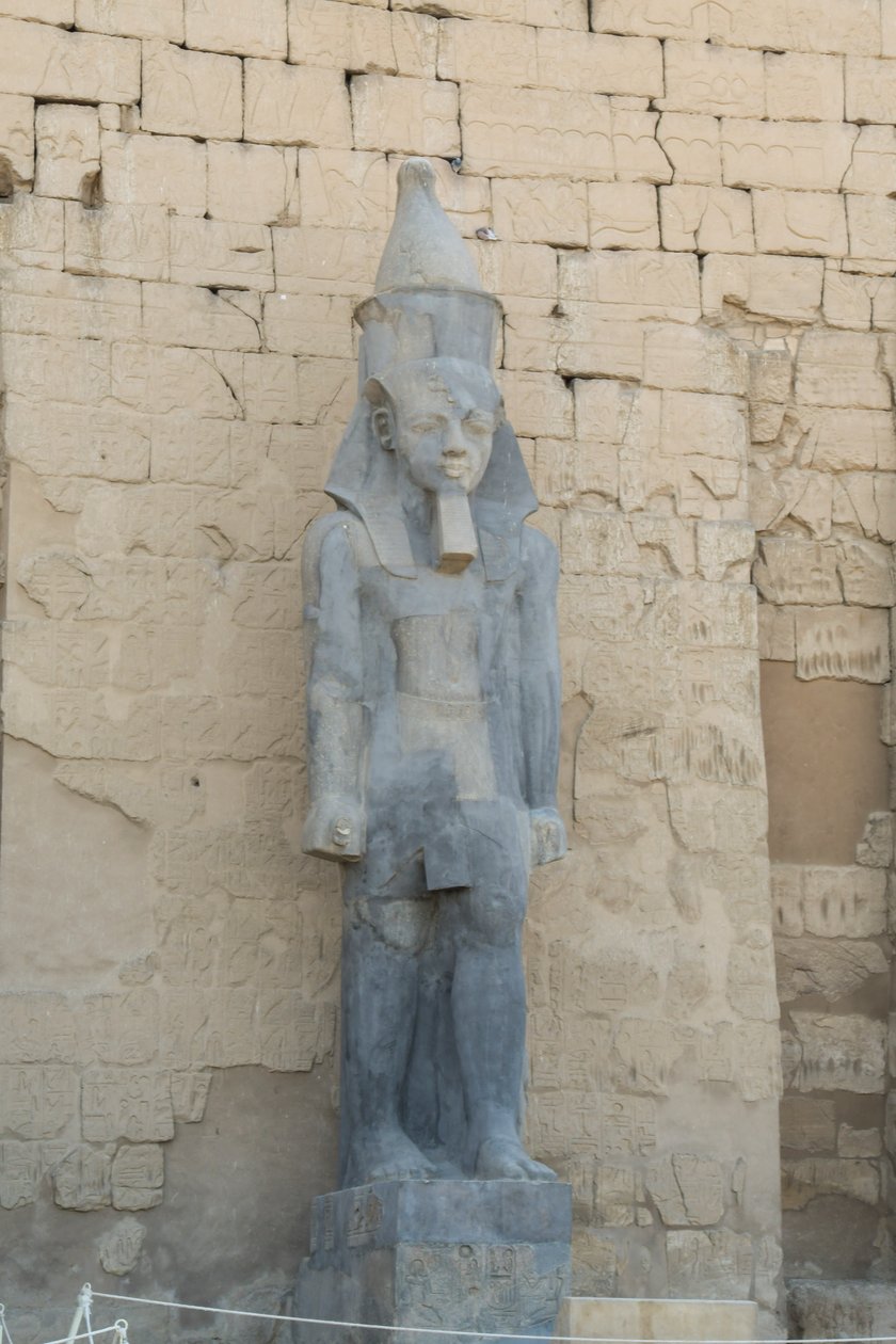 Luxortemplet, forntida egyptisk arkitektur i Luxor av Albert Mansour