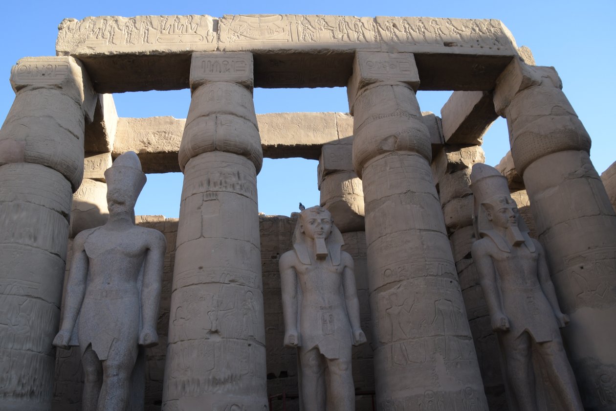 Luxortemplet, forntida egyptisk arkitektur i Luxor av Albert Mansour