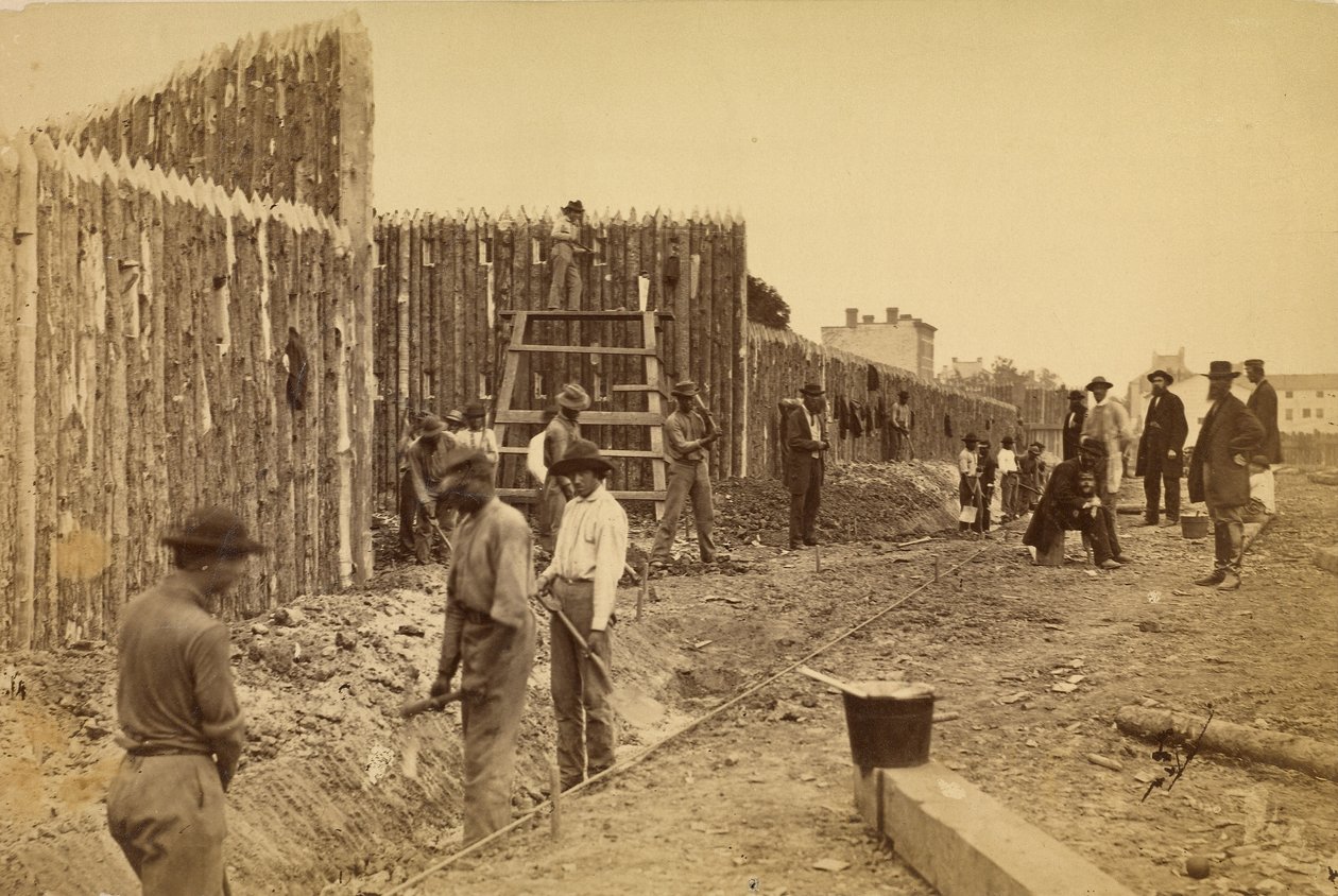 [Stockade byggd av general Haupt för skydd av statlig egendom, Orange  Alexandria R.R., Alexandria, Virigina] av A.J. Russell