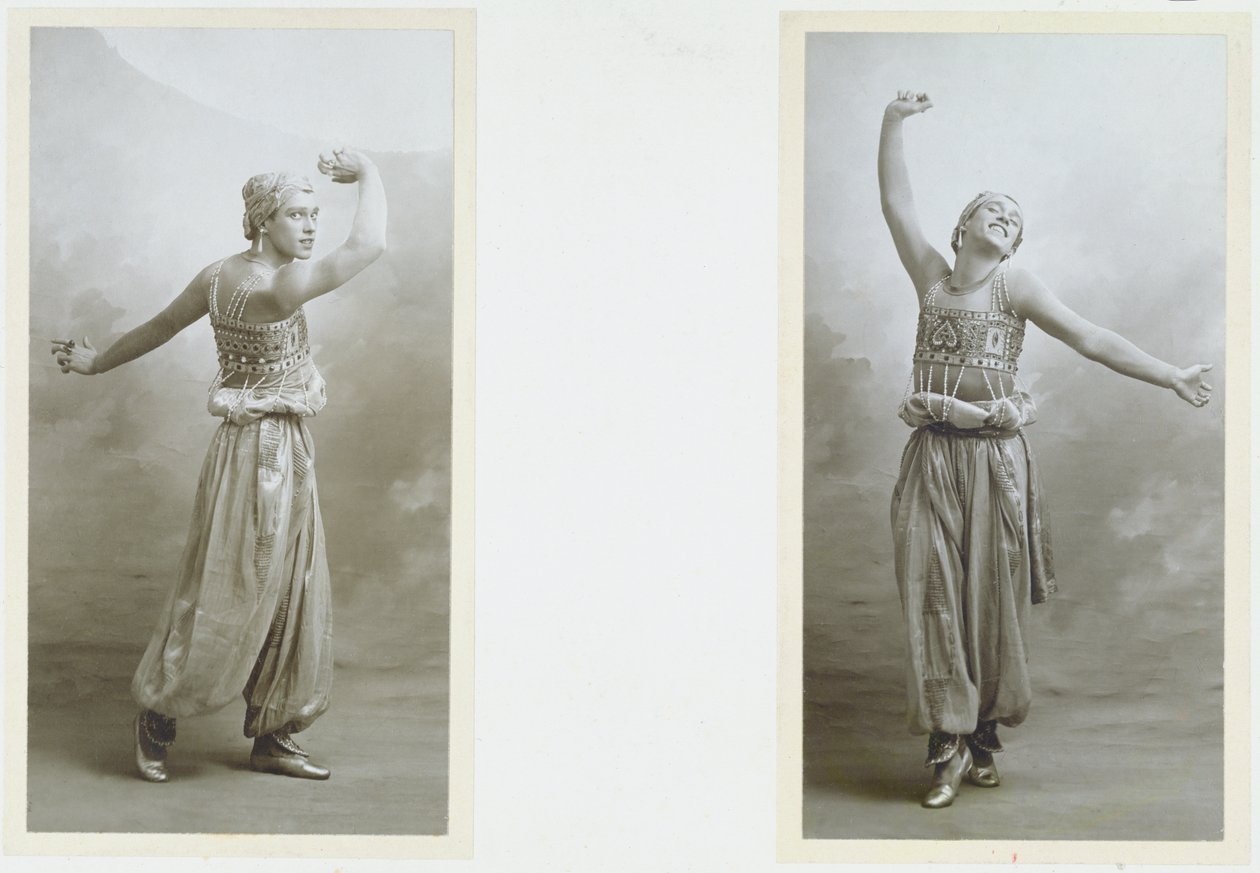 Porträtt av Vaslav Fomich Nijinsky (1889-1950) i rollen som den svarta slaven ur "Scheherazade" av Nikolai Rimsky-Korsakov (1844-1908) (svartvitt foto) av A. Bert