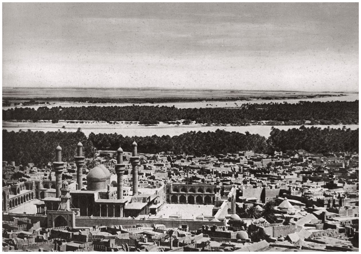 Kadhimiya, den heliga staden nära Bagdad, från ett flygplan, Irak, 1925 av A. Kerim