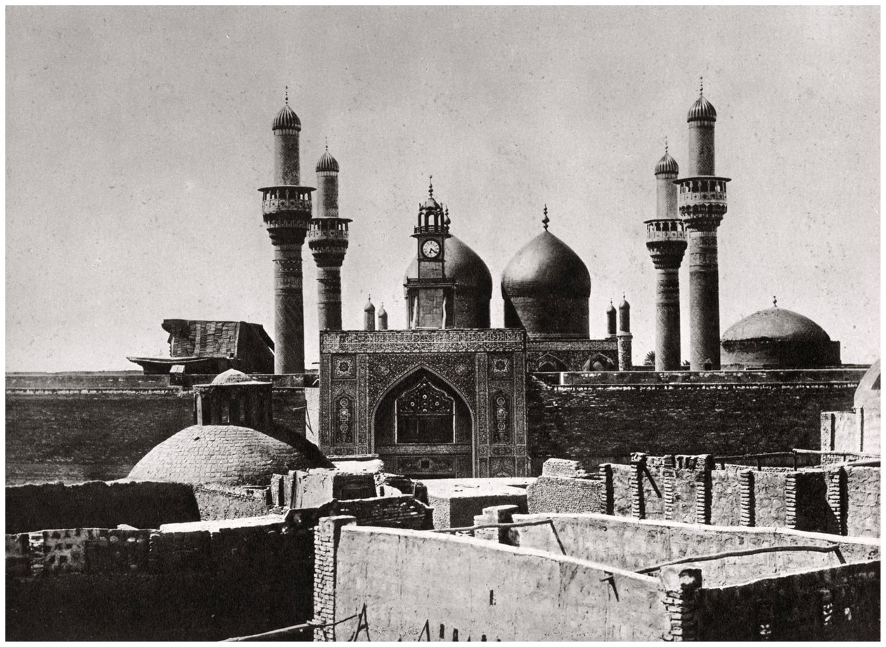 De gyllene kupolerna och minareterna i al-Kadhimiya-moskén, Bagdad, Irak, 1925 av A. Kerim