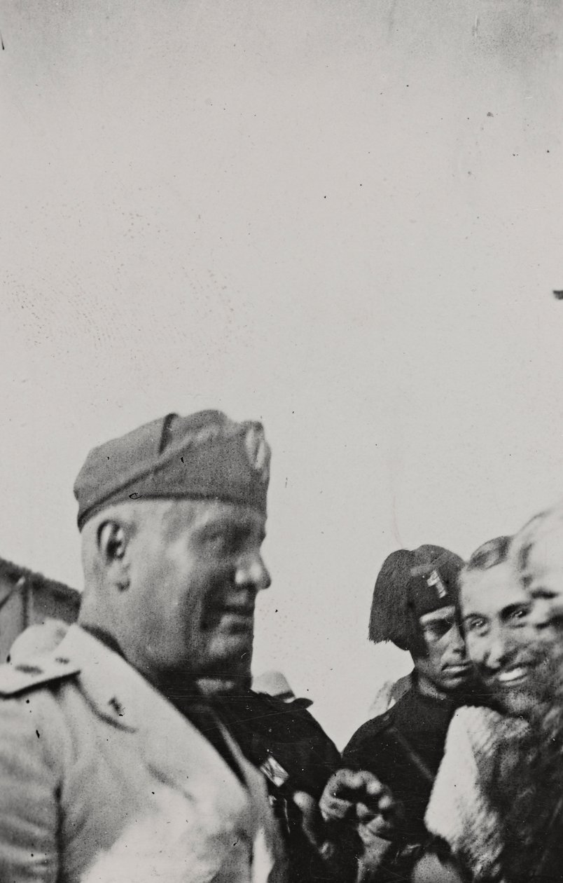 Album " Duce ": Benito Mussolini under ett officiellt besök på Sicilien (s/v foto) av A. Scarlata
