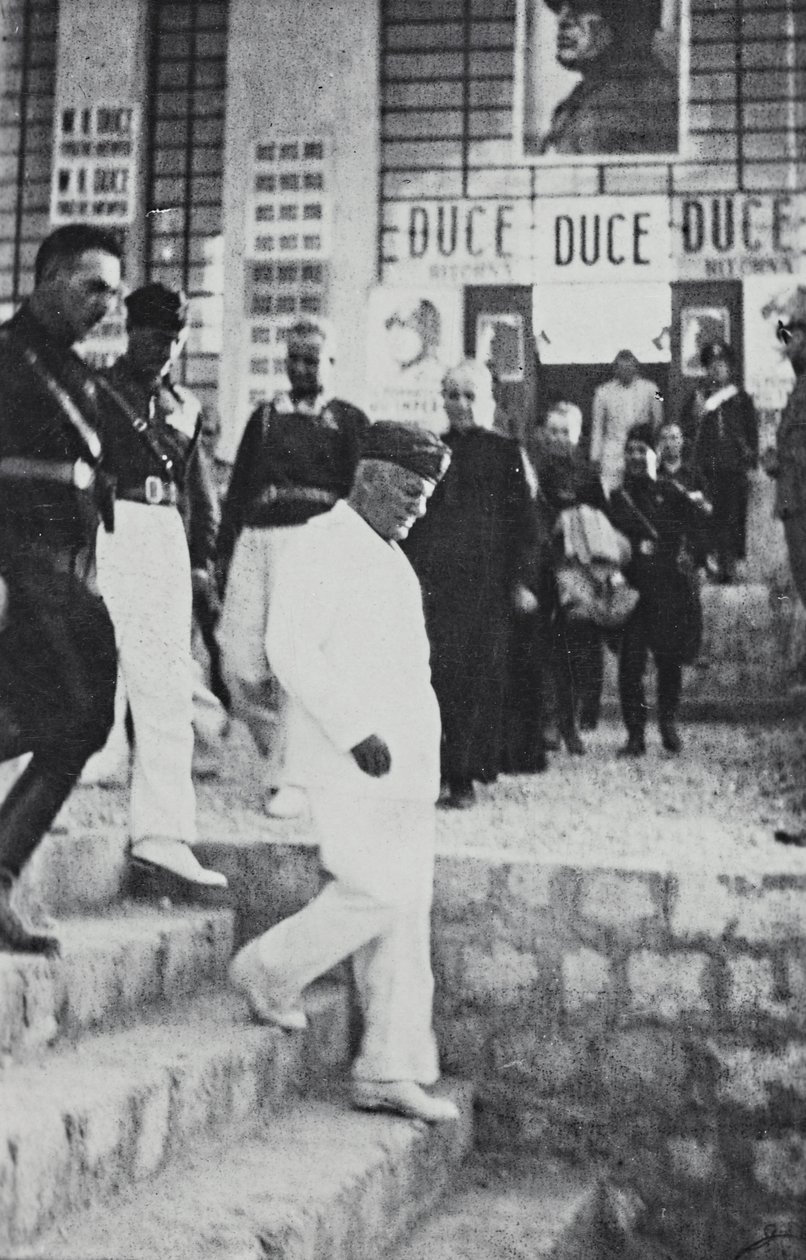 Album " Duce ": Benito Mussolini under ett officiellt besök på Sicilien (s/v foto) av A. Scarlata
