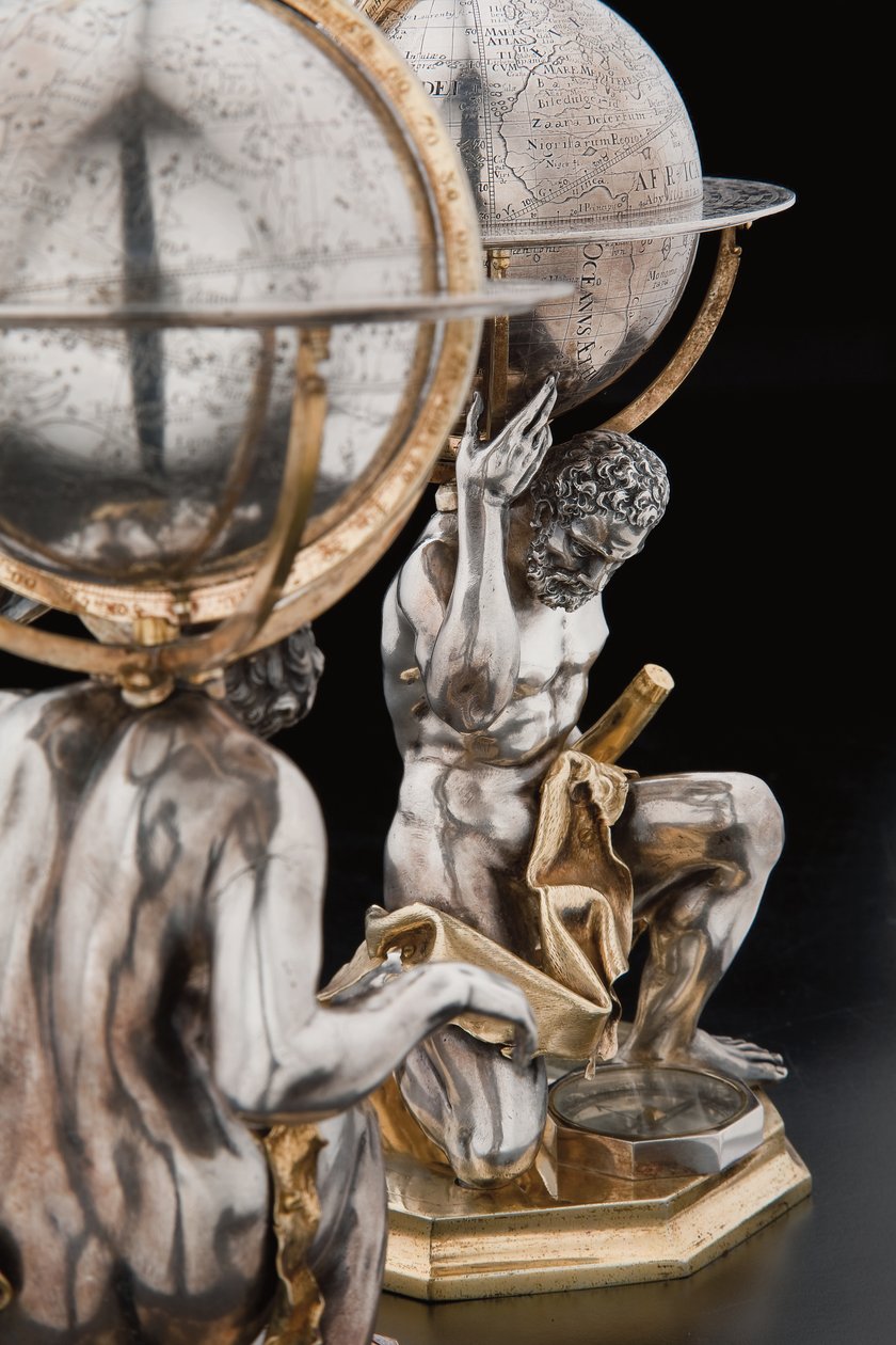 Två exceptionella jord- och himlaklot, med stöd av Hercules och Atlas, Augsburg av Abraham Drentwett
