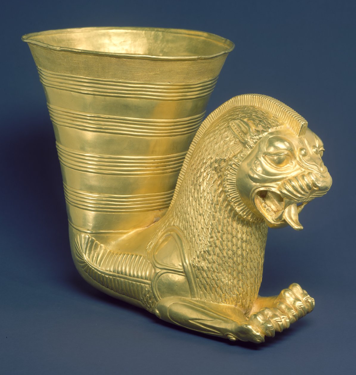Fartyg som slutar i framdelen av en fantastisk leoninsk varelse, ca 400-talet f.Kr. (guld) av Achaemenid