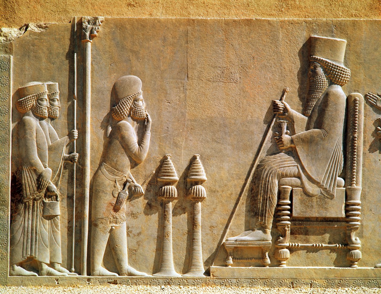 En medianofficer som hyllar kung Darius I (ca 550-486 f.Kr.) från statskassan, ca 515 f.Kr. (kalksten) (se även 279364) av Achaemenid