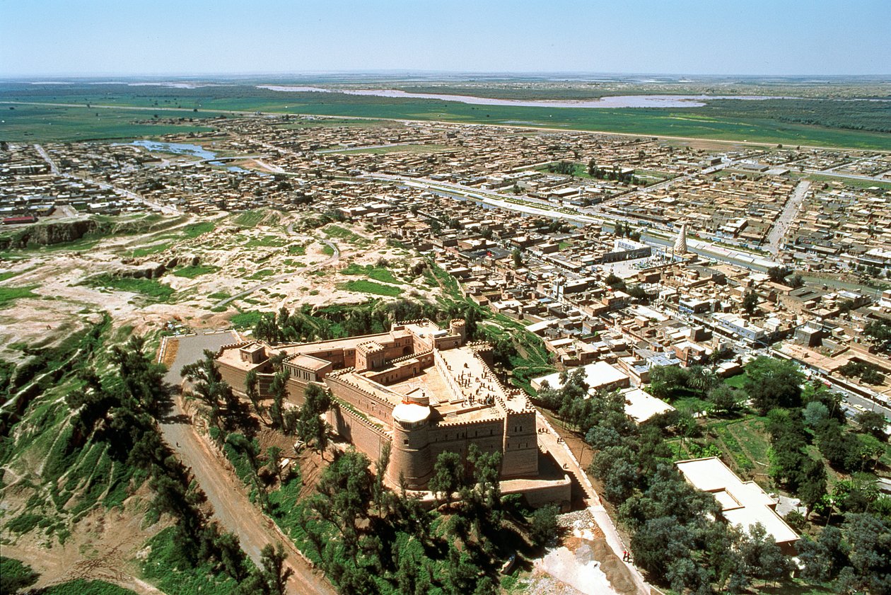 Flygfoto över staden, restaurerad av Achaemeniderna efter dess förstörelse av assyrierna 640 f.Kr. av Achaemenid