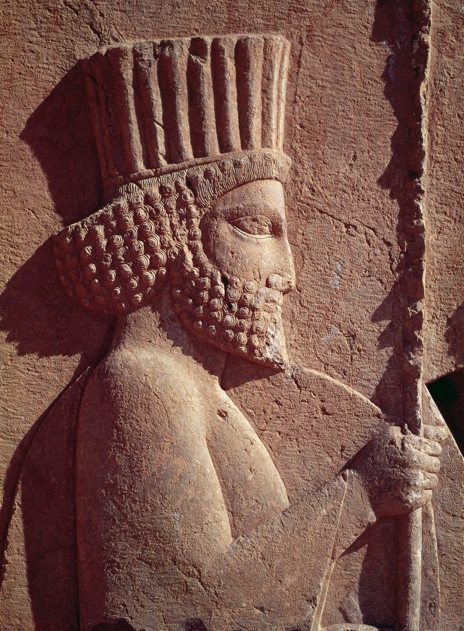 Detalj av en persisk soldat, från relieffrisen på den östra trappan till Apadana (publikshallen) Achaemenian period, c.515 f.Kr. (kalksten) av Achaemenid