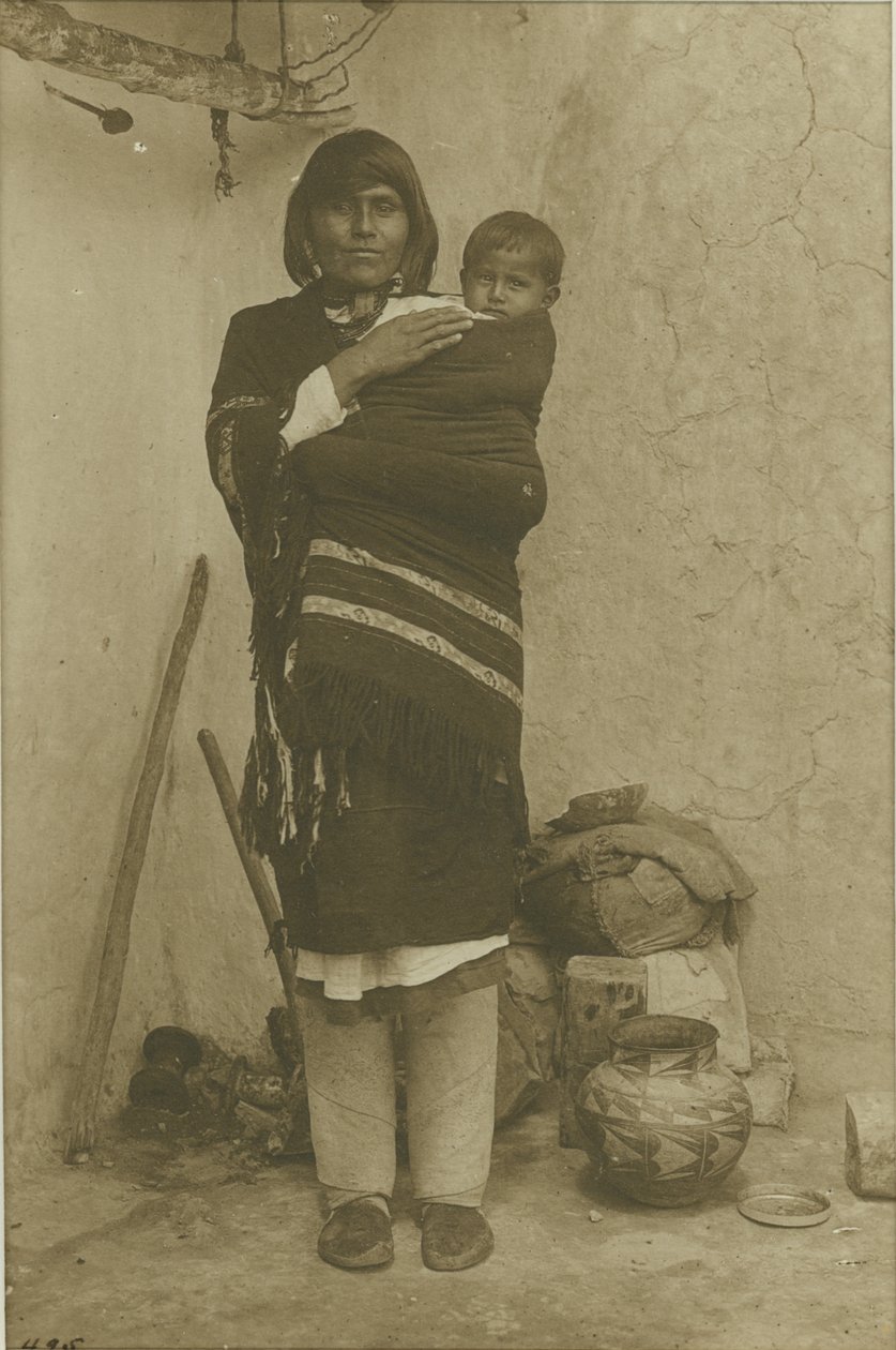 Acoma, Mary with her Child, 1900 (platinatryck) av Adam Clark Vroman