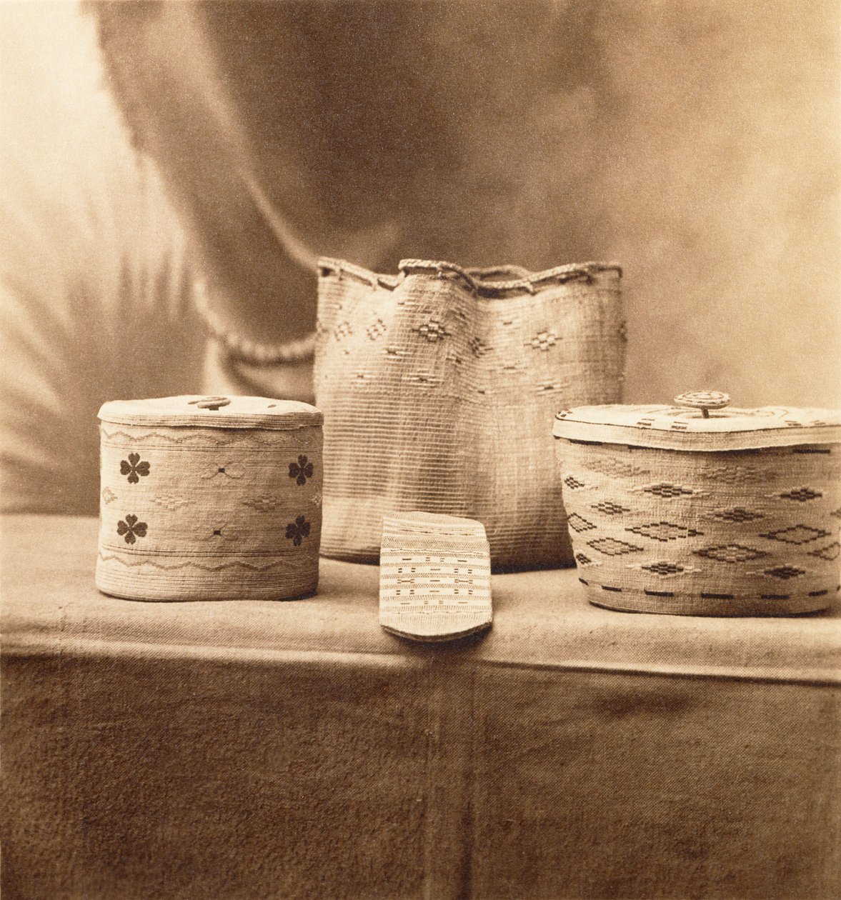 Native American Baskets av A.C. Vroman, ca 1898 (platinatryck) av Adam Clark Vroman