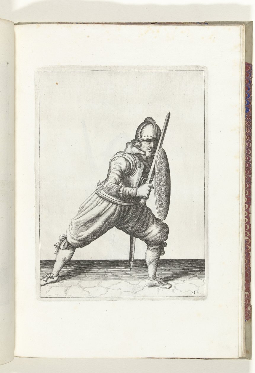 Övningen med sköld och spjut: Soldaten i försvarsställning med en fot framåt och med sin gripare och sköld på knäet framför kroppen (nr 21), 1618 The Nassausche Wapen-Handelingen, van Schilt, Spies, Rappier ende Targe : beyde figuerli av Adam van Breen