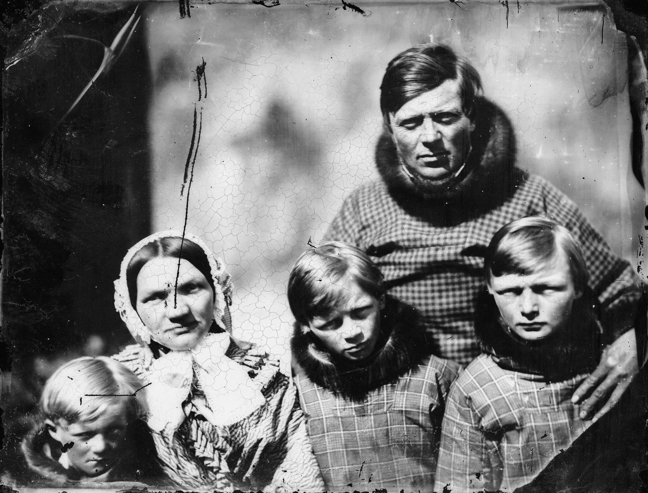 Dansk tjänsteman (Hans Elberg) med familj av Admiral Edward Augustus Inglefield