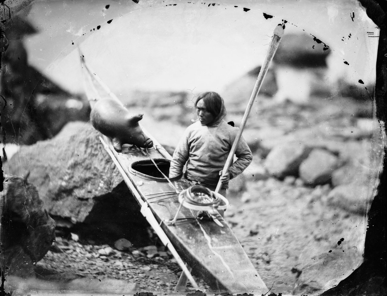 Inuitman med kajak av Admiral Edward Augustus Inglefield