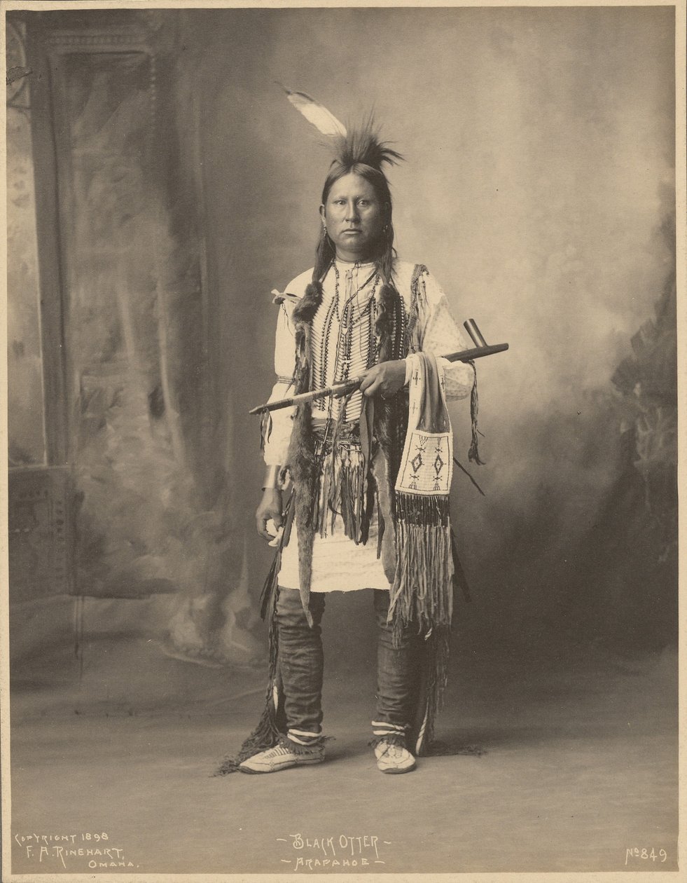 [Svart utter, av Arapaho-folket] av Adolph F. Muhr