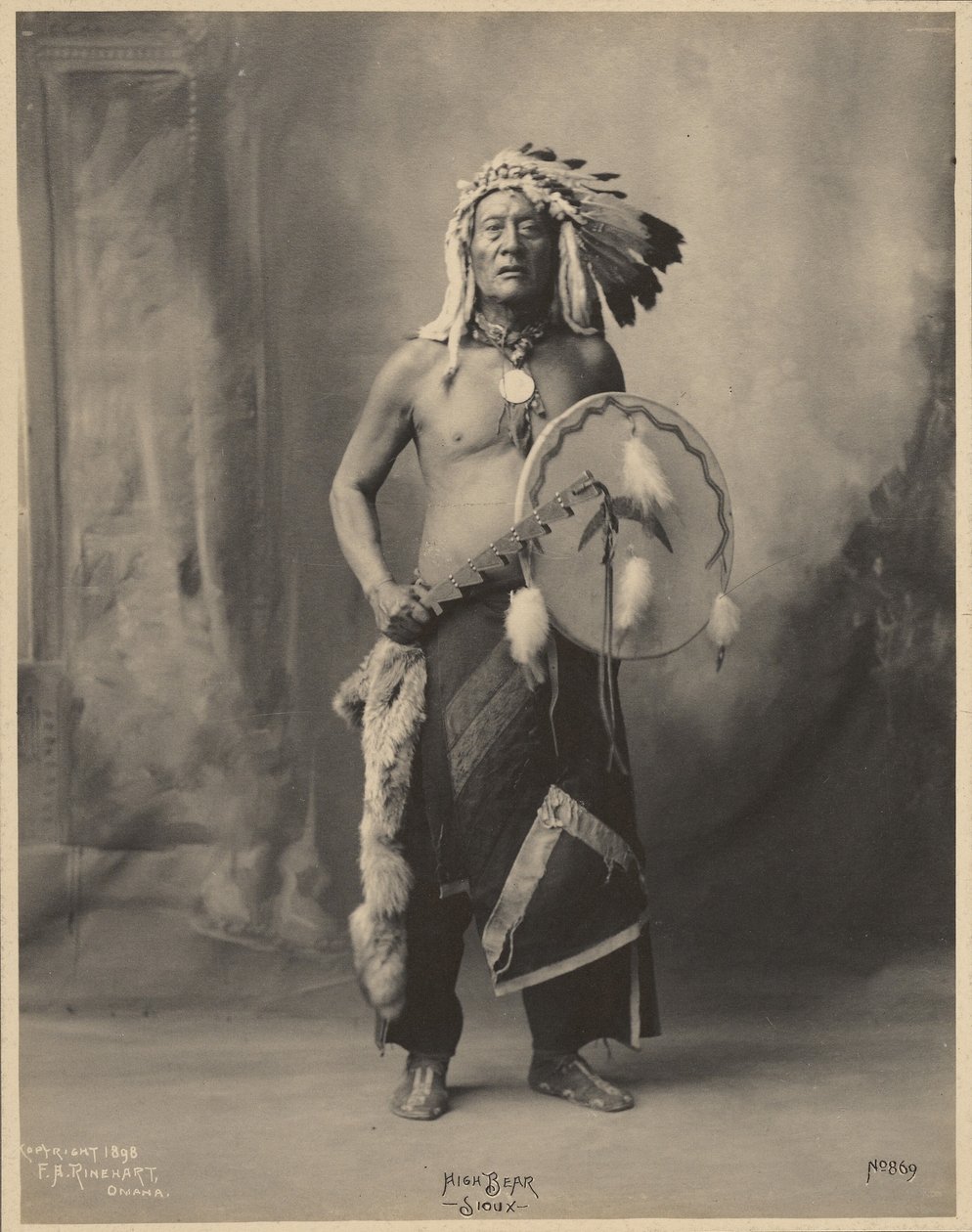 [High Bear, av Oceti Sakowin Oyate]
 av Adolph F. Muhr