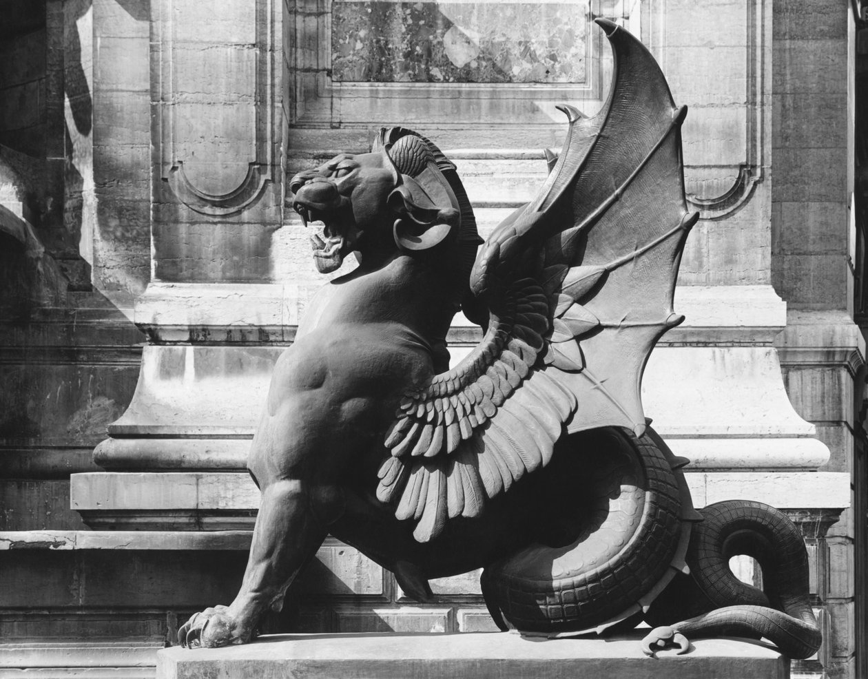 Chimaera från St. Michel-fontänen, Paris, ca 1860 av Adolphe Giraudon