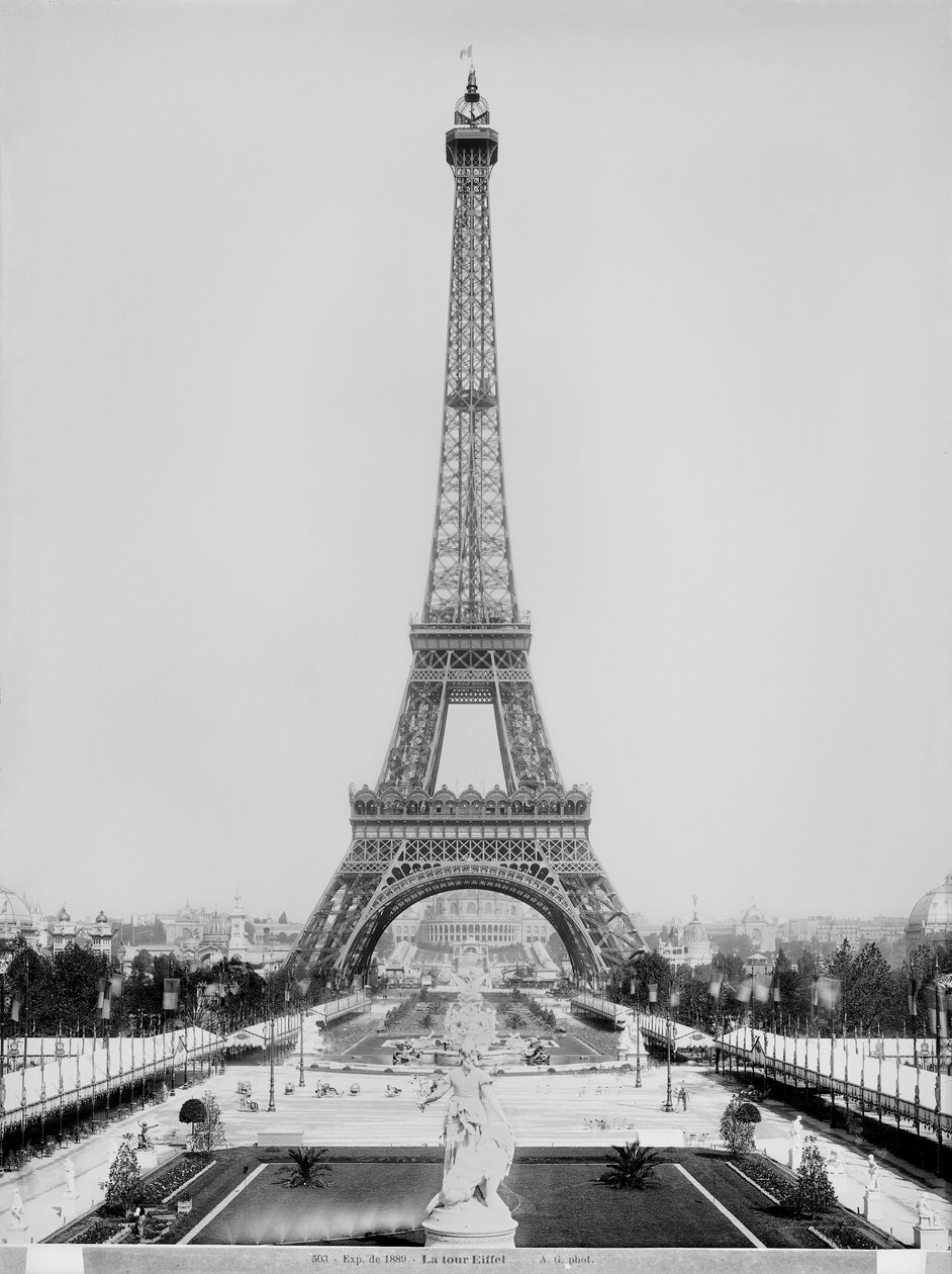 Eiffeltornet (1887-89) fotograferat under världsutställningen 1889 i Paris, arkitekten Gustave Eiffel (1832-1923) av Adolphe Giraudon