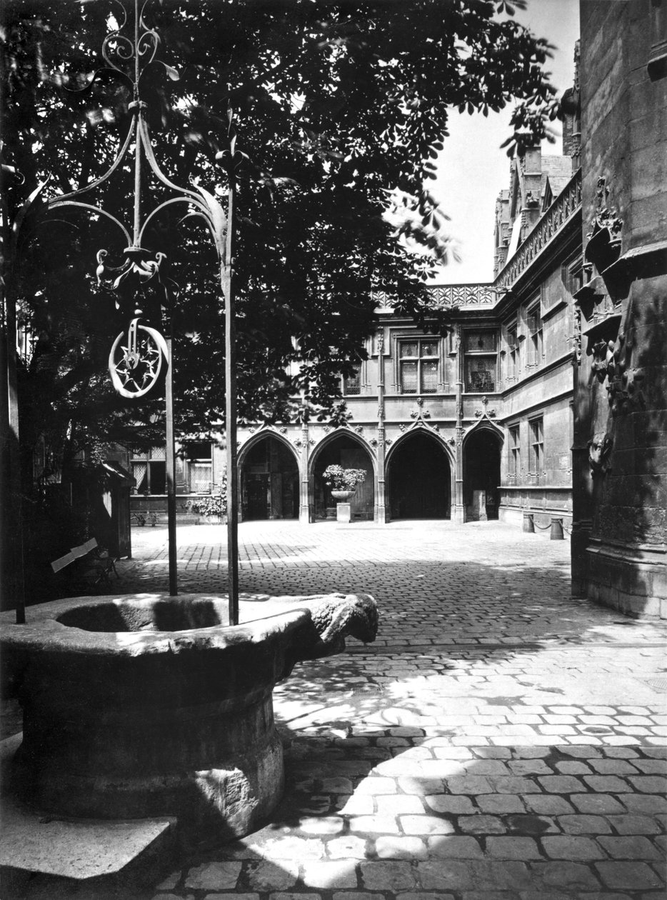 Cluny Hotel sett från innergården, Paris av Adolphe Braun