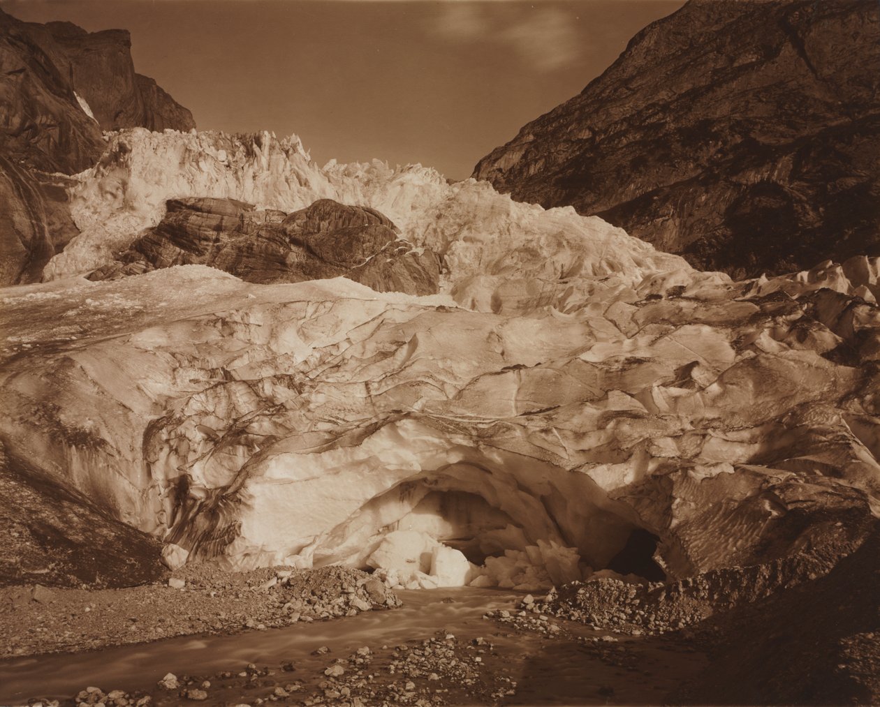 Schweiz. Grindelwald, övre glaciären, källan till Lutschine av Adolphe Braun
