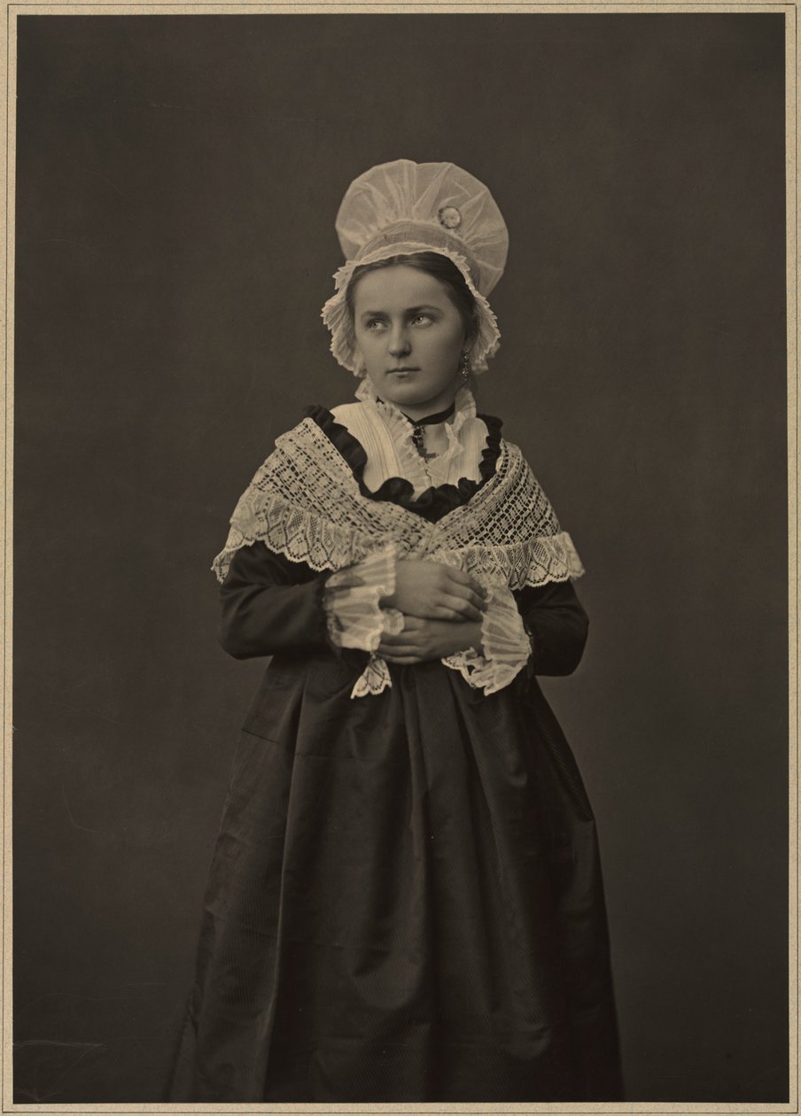 Kvinna i Lorraine-klänning, ca. 1860-70-talen. av Adolphe Braun