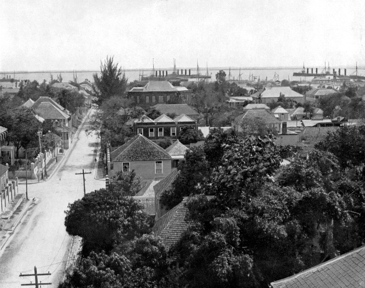 Duke Street och hamnen, Kingston, Jamaica, c1905 av Adolphe Duperly and Son