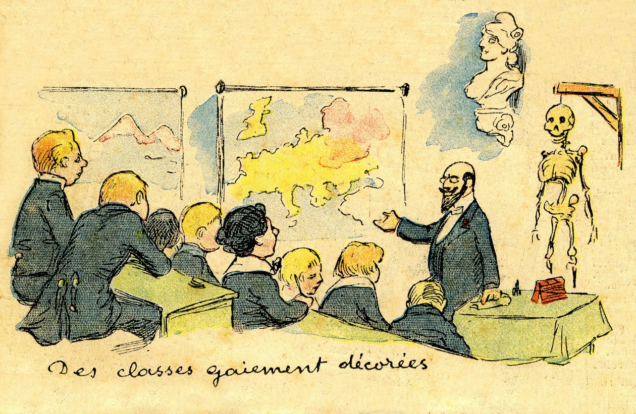 Klassföreståndare framför skolbarn i uniform, i ett rum "glatt dekorerat" (geografiska kartor, byst av Marianne och... skelett!) år 1900. Teckning av A. Wilette i den illustrerade bilagan till Depeche de Toulouse nr 41, 12 oktober av Adolphe Leon Willette