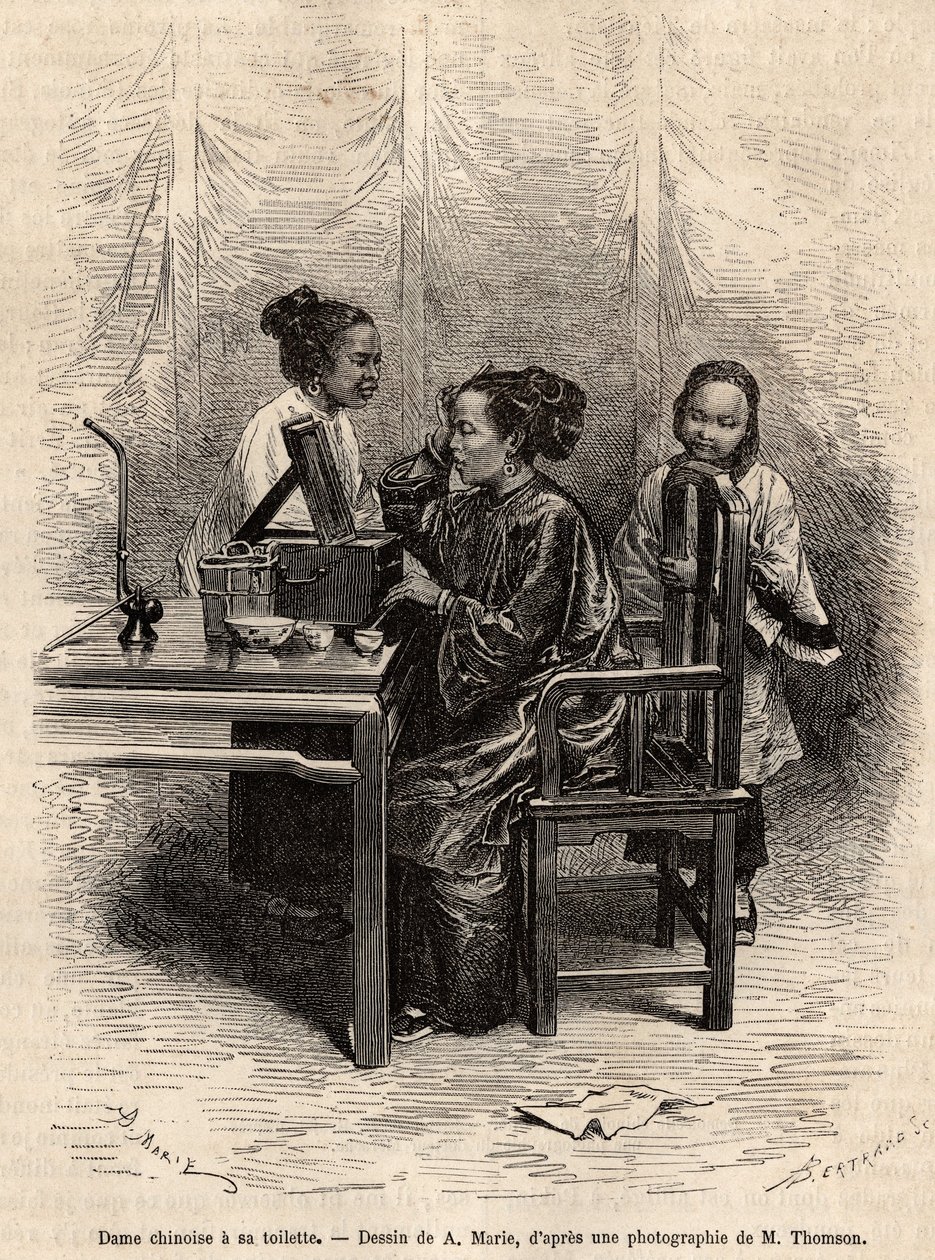 Kinesisk dam har sin toalett. Gravyr efter A.Maries teckning, för att illustrera resan till Pekin och norra Kina, av T.Choutze, 1873, publicerad i "" Le tour du monde""" 1876, redigerad av Edouard Charton, upplaga Hachette, Paris. Selva samling. av Adrien Emmanuel Marie