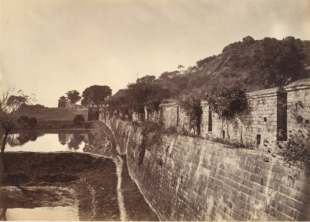 En del av stadsmuren, Foochow, ca. 1869. av Afong Lai