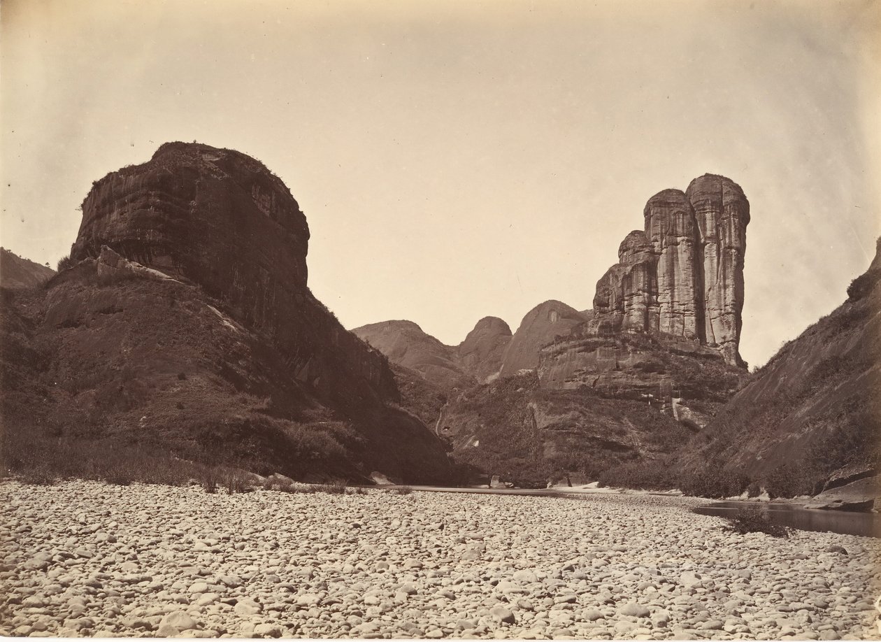 Piled Stone Mountain nära Sing Chang, ca. 1869. av Afong Lai