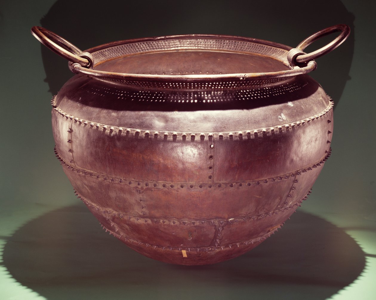 Kittel, från Castlederg, County Tyrone, sen bronsålder, 700-600 f.Kr. (brons) av Age Bronze