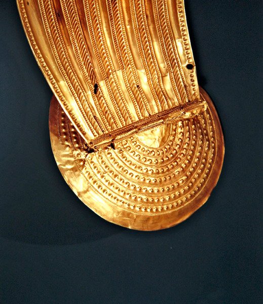 Collar, Ardcrony, County Tipperary, sen bronsålder, 800-700 f.Kr. (guld) (detalj) (se även 390400) av Age Bronze