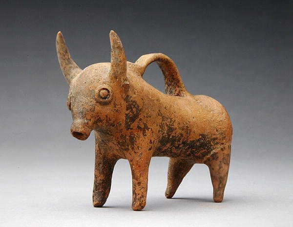 Burk i form av en oxe, ca 1575-1400 f.Kr. (keramik) av Age Bronze