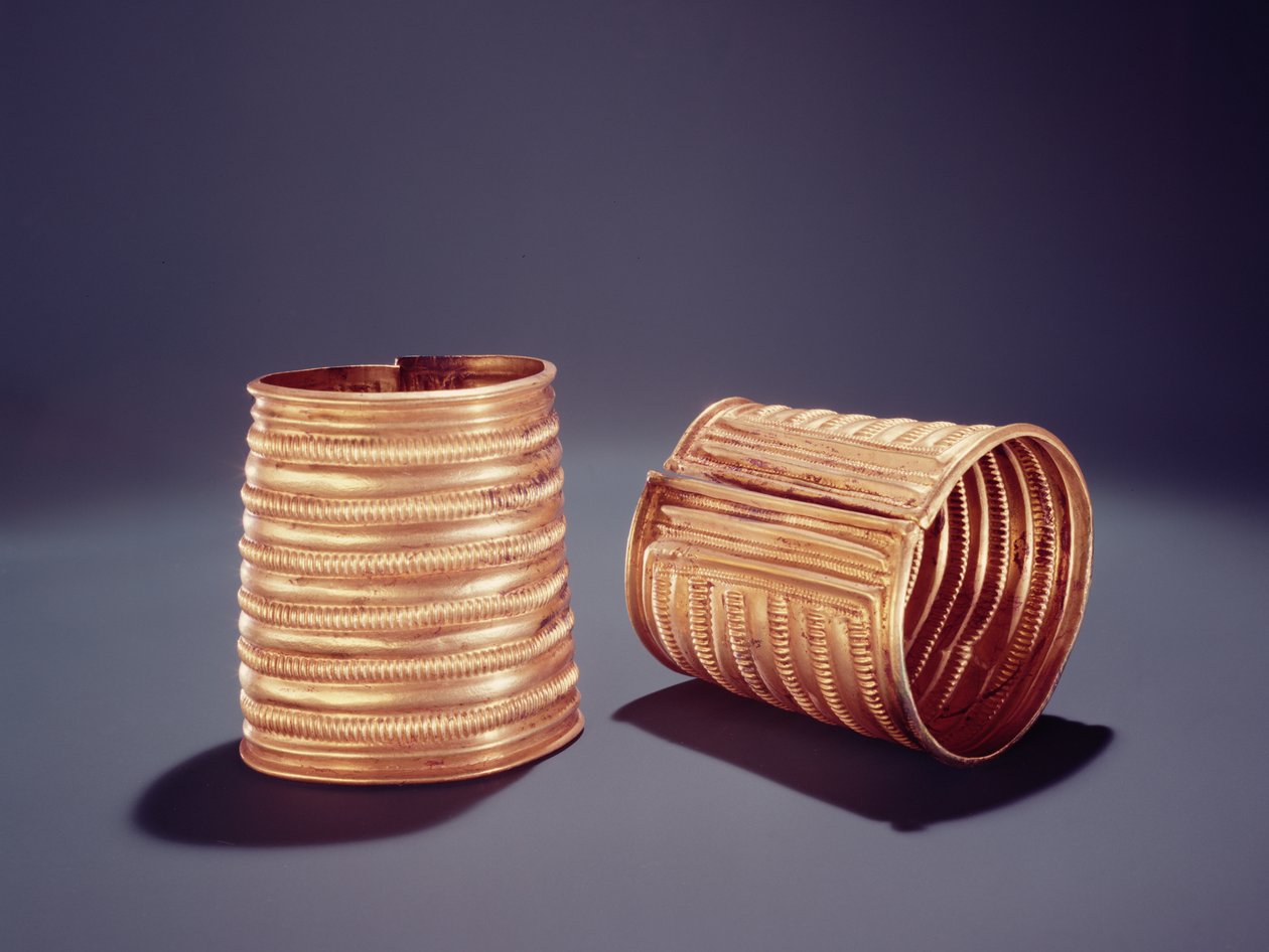 Ett par armband, från Derrinboy, County Offaly, medelbronsåldern av Age Bronze