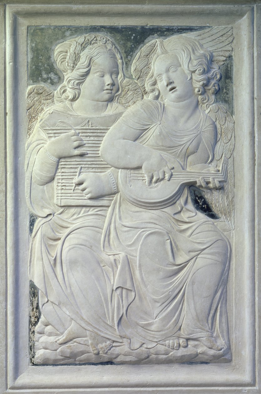 Två putti från musikänglarnas fris i kapellet i Isotta degli Atti, ca 1450 (marmor) av Agostino di Duccio