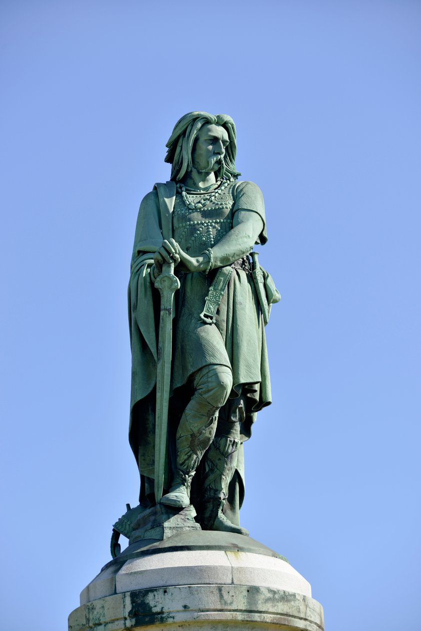 Kolossal staty av Vercingetorix (72-46 f.Kr.), gallisk ledare - Skulptur av Millet Aime (1819-1891) 6,60 m hög erige 1865 på den västra delen av Mont Auxois (bas 7 m hög av Viollet Le Duc) Alise Sainte Reine 1865 av Aime Millet