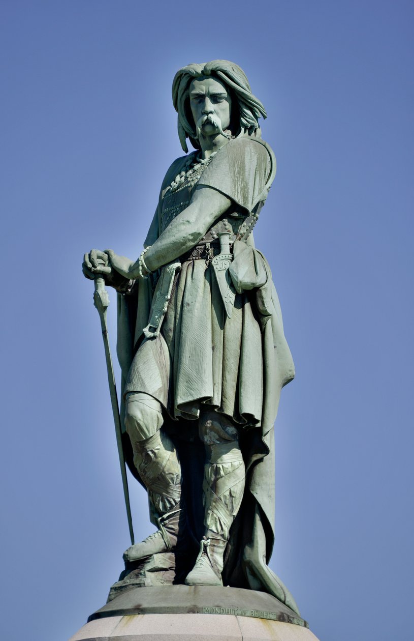 Kolossal staty av Vercingetorix (72-46 f.Kr.), gallisk ledare - Skulptur av Millet Aime (1819-1891) 6,60 m hög erige 1865 på den västra delen av Mont Auxois (bas 7 m hög av Viollet Le Duc) Alise Sainte Reine 1865 av Aime Millet