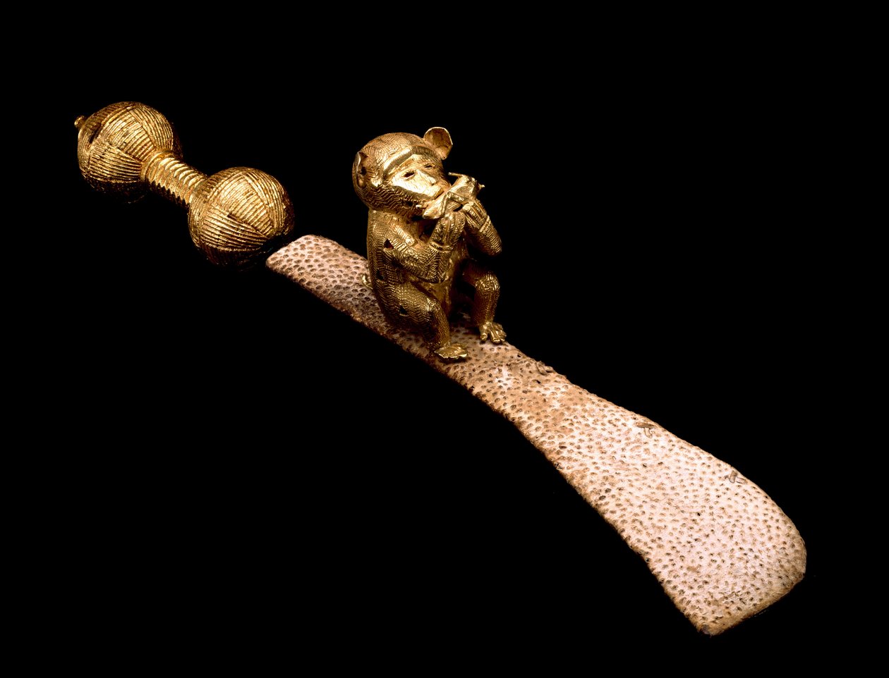 Svärd med slida och svärdprydnad, Ghana, 1930-40 (bladguld, trä, järn, strålskinn och guld) av Akan School
