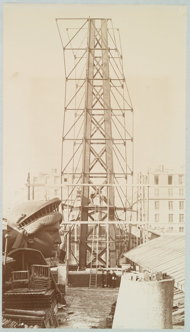 Ställningar för monteringen av Frihetsgudinnan, huvudet till vänster, Paris, 1883 av Albert Fernique